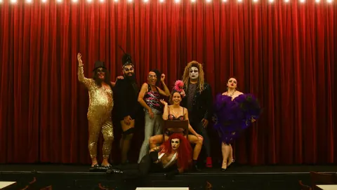 Leandra Leal encena espetáculo ‘Rival Rebolado’ no Café Teatro