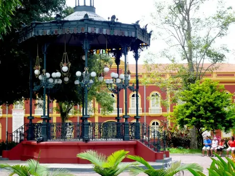 Praças Heliodoro Balbi, Roosevelt e Gonçalves Dias