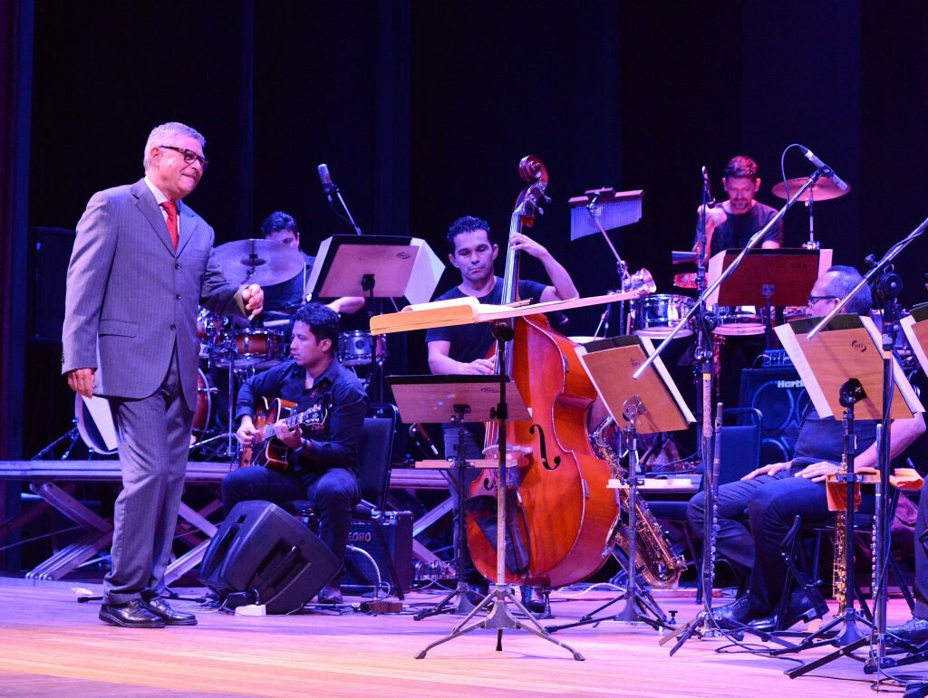 Amazonas Jazz Band une música brasileira e ritmos latinos em espetáculo no Teatro Amazonas